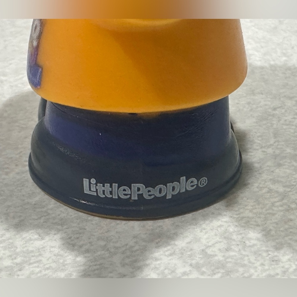Fisher Price Little People Lot. Includes The Office Figure Set, Jim, Pam, Dwigh - Picture 4 of 11